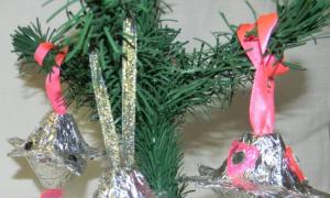 Naujųjų metų amatai - Snaigės, pagamintos iš saldainių popierių ir šokolado folijos dekoravimui ir Kalėdų eglutėms _ MK Amatai iš folijos iš šokolado